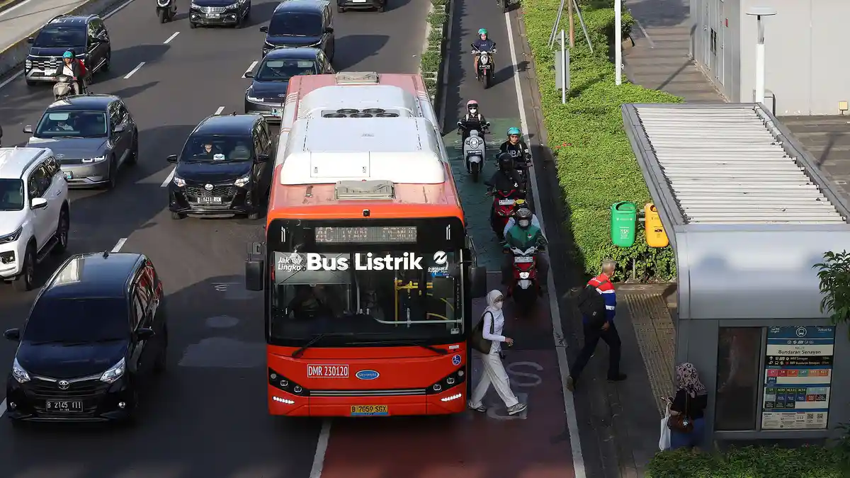 TransJakarta-Luncurkan-200-Unit-Bus-Listrik_20241213_190303